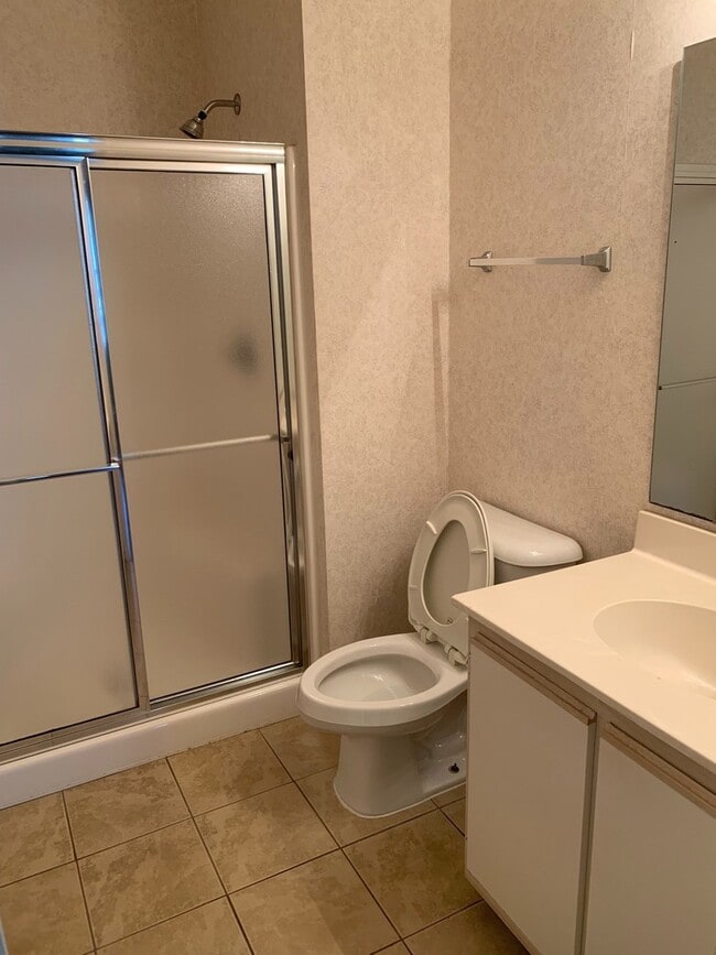 Building Photo - 3rd Floor 2 Bedroom Condo with a Golf Course View