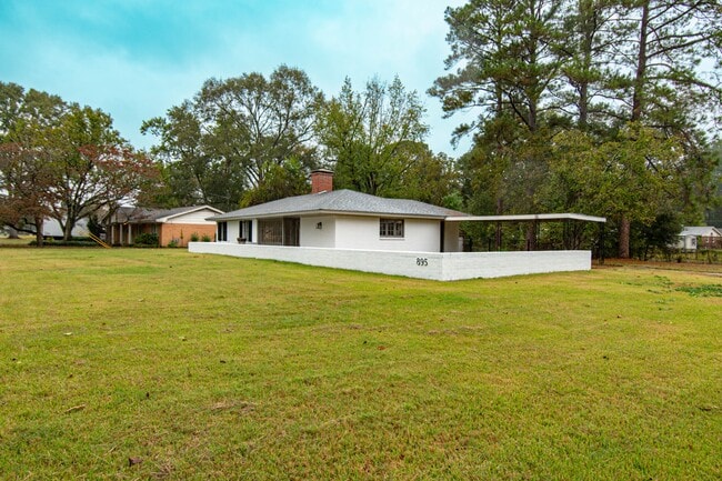 Building Photo - 895 Greg Dr