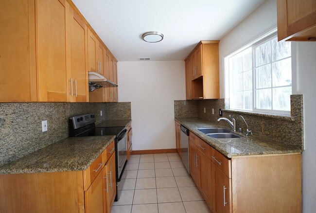 Building Photo - 1510 Sierraville Ave