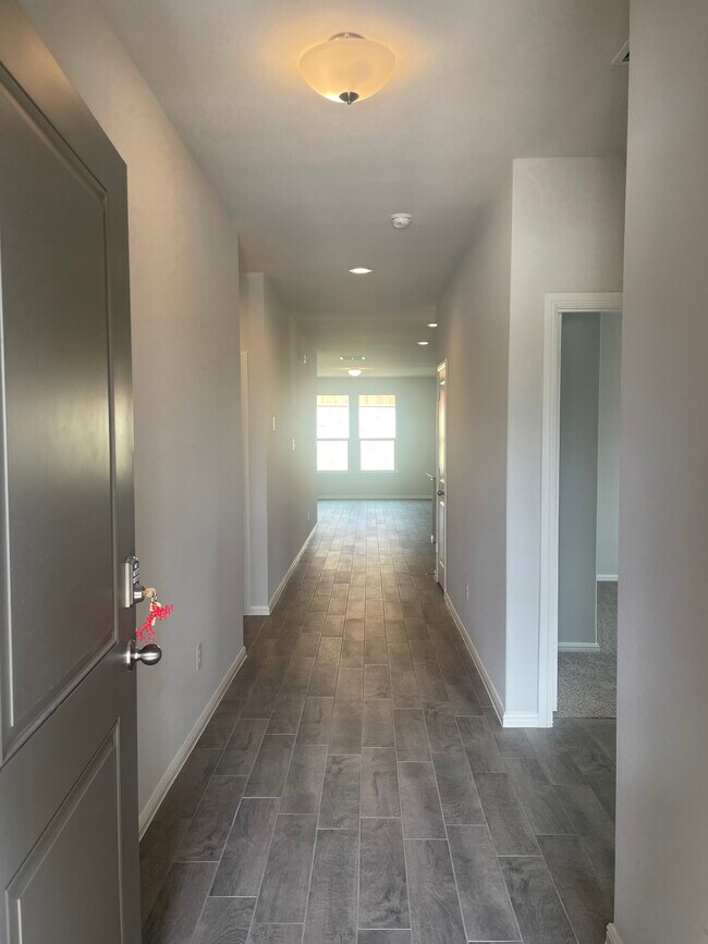 Building Photo - 941 Braymer Ln