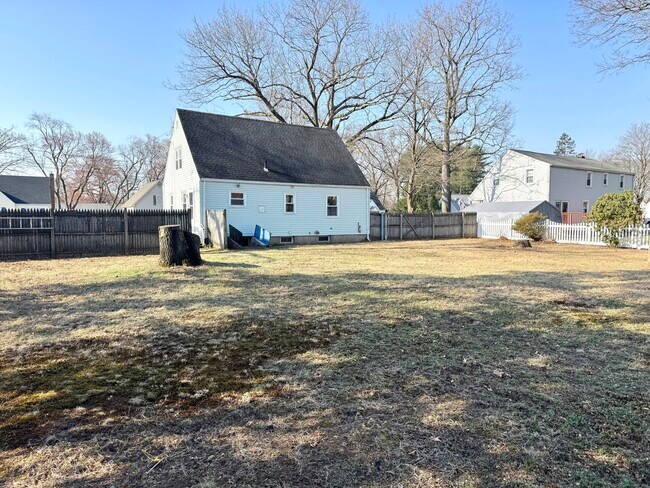 Building Photo - 482 Ash Dr