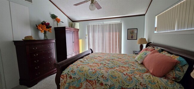Building Photo - 1702 Castaway St