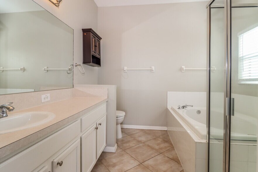 Building Photo - 752 Star Pointe Dr