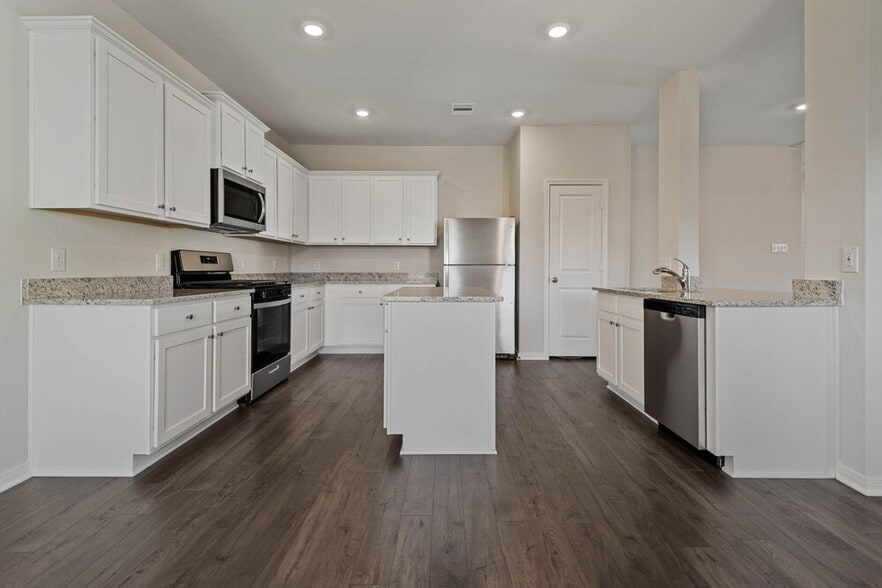 Building Photo - 16426 Honeysuckle Hl Dr