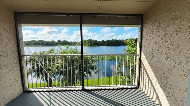 Building Photo - 145 N Pearl Lake Causeway