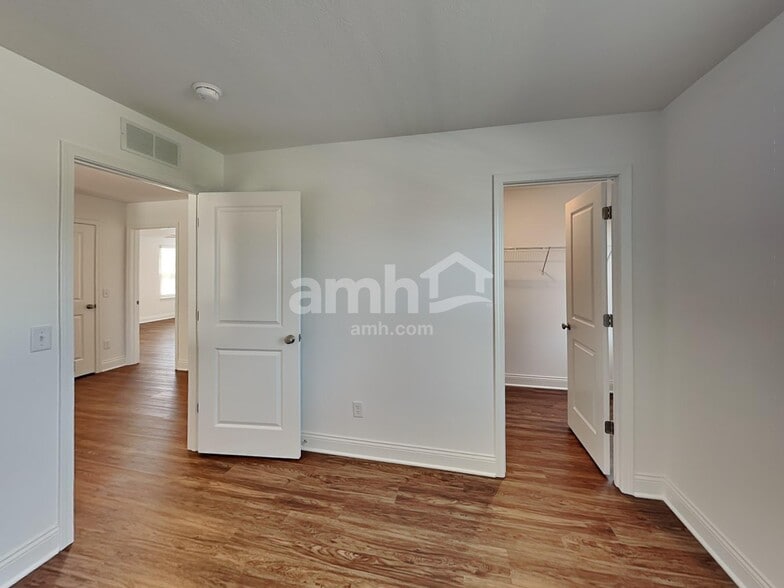 Building Photo - 1077 Castor Dr