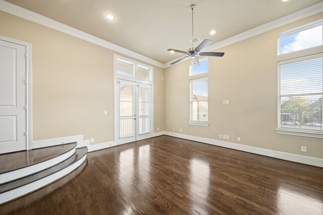 Building Photo - 1250 W 23rd St