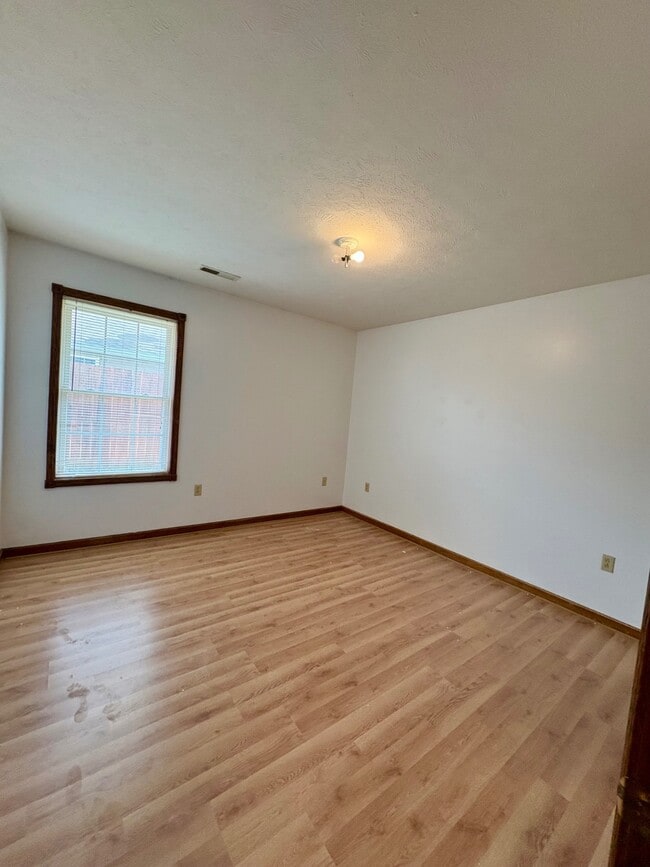 Building Photo - 736 20th St