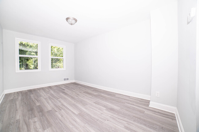 Building Photo - 7701 Paddock Way