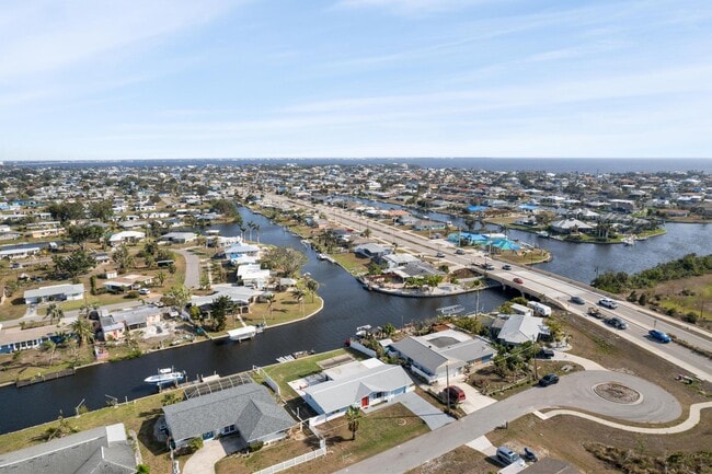 Building Photo - 121 Carlisle Ave NW