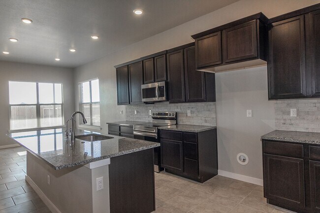 Building Photo - Pre-Leasing - 4 bed/2 bath Frenship School...