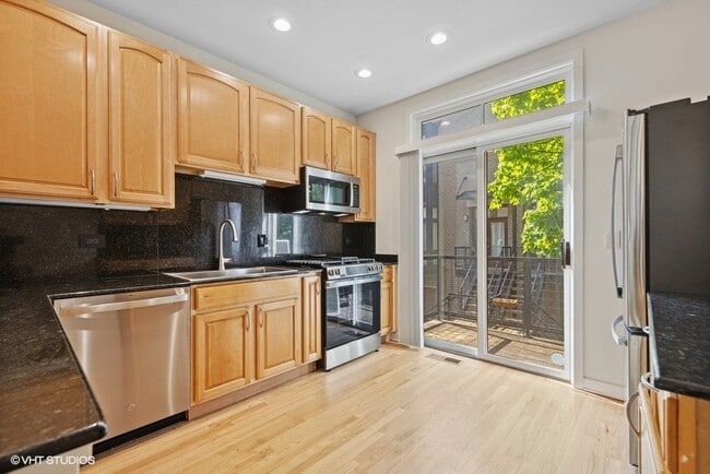 Building Photo - 1707 W Diversey Pkwy
