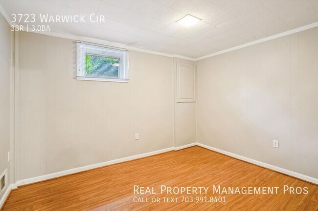 Building Photo - 3723 Warwick Cir