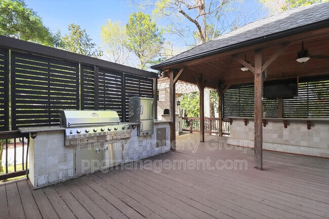 Building Photo - 16205 Riverpointe Dr