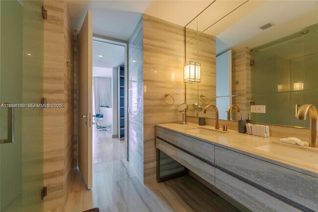 Building Photo - 18975 Collins Ave