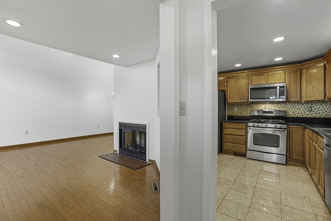 Building Photo - 237 South St