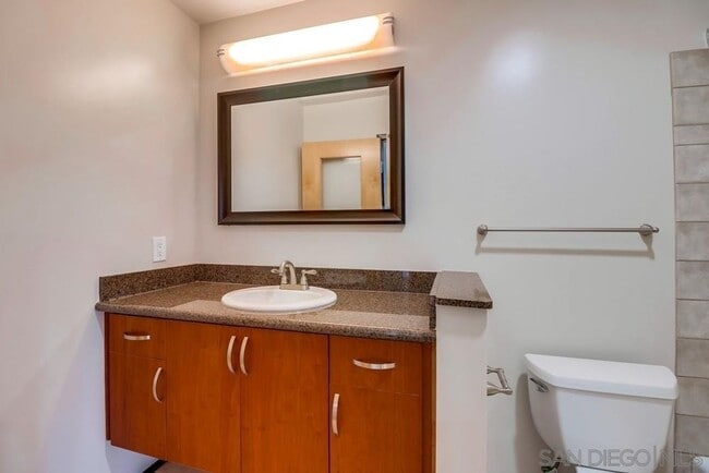 Building Photo - 2 bedroom downtown, 2 bath and 2 parking spaces.  View! (Solara Lofts)