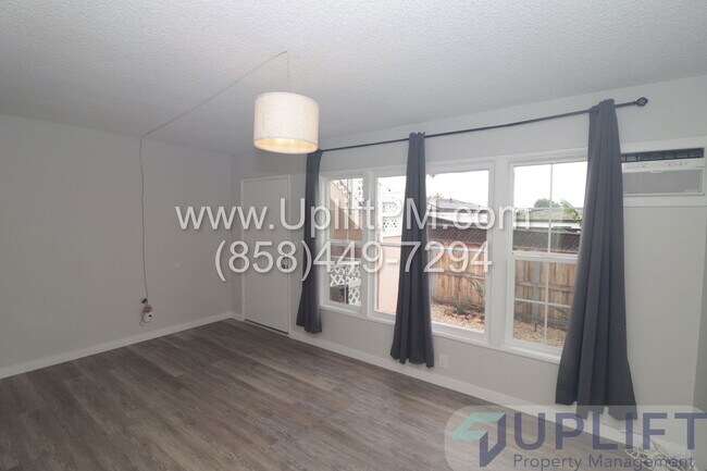 Building Photo - 4831 Castle Ave