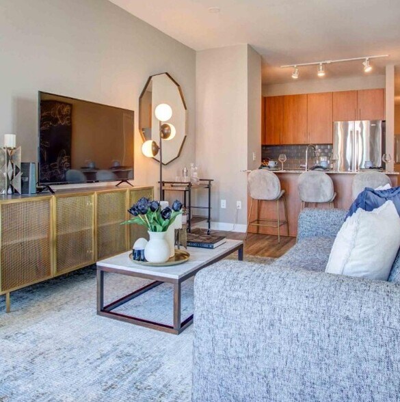 Building Photo - 451 N State St