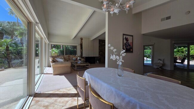 Building Photo - 1303 N Rose Ave