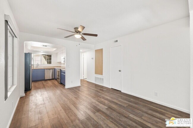 Building Photo - 505 S Farrell Dr