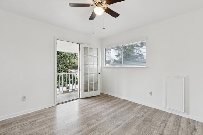 Building Photo - 2114 Briarview Dr