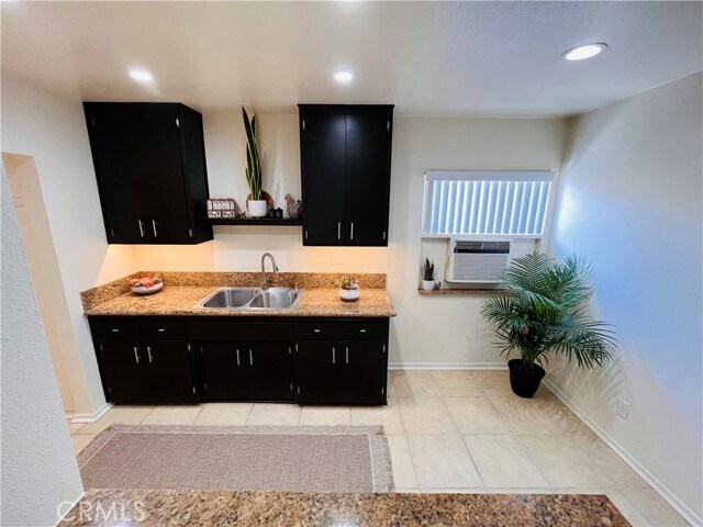 Building Photo - 14445 Palmrose St