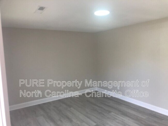 Building Photo - 805 Haywood St