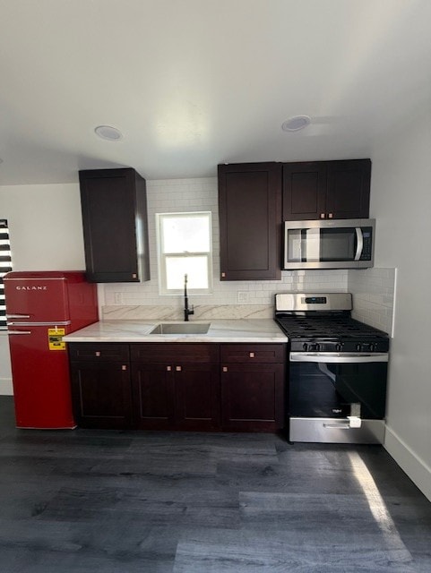 Building Photo - 823 E Cypress St