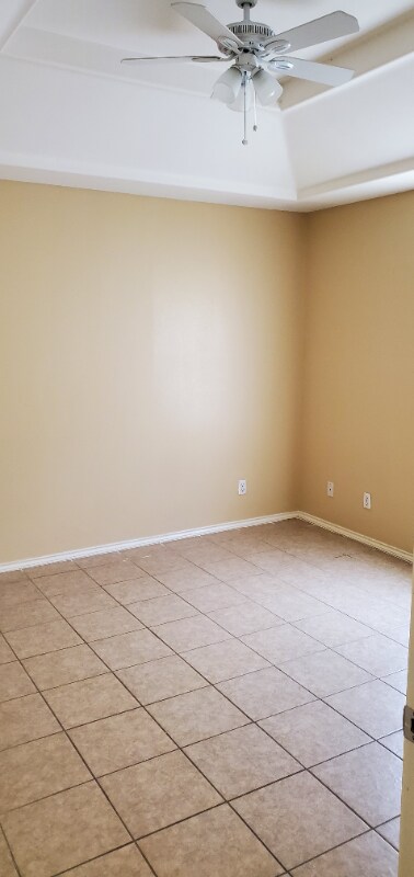 Building Photo - 904 S Palm Dr