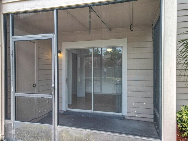 Building Photo - 645 Stafford Terrace