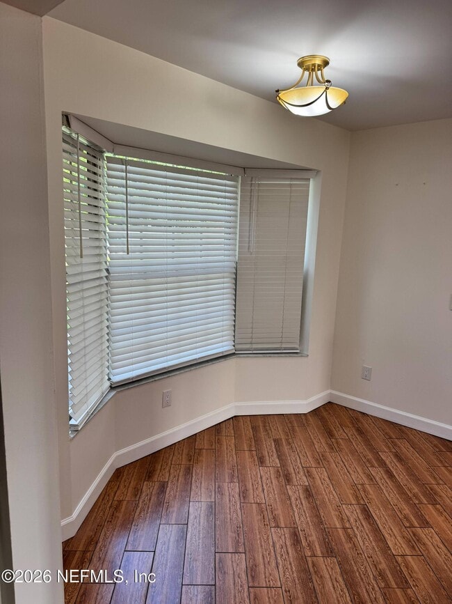 Building Photo - 9143 Mornington Dr
