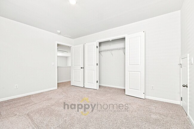 Building Photo - 4 Bedroom, 2.5 Bathroom in Cane Bay of Summerville