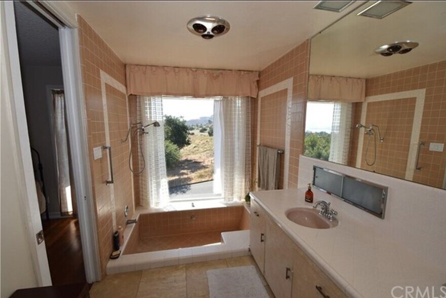 Building Photo - 15198 Darnell Dr