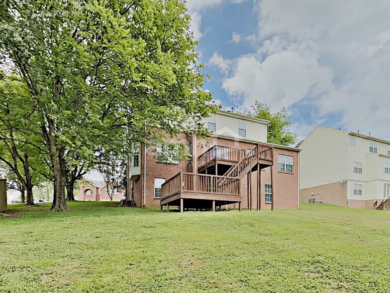 Building Photo - 147 Grove Ln S