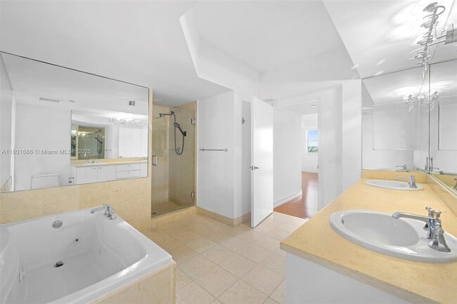 Building Photo - 20000 E Country Club Dr