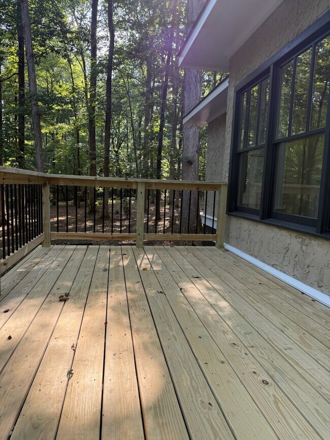 Building Photo - 1412 Hillcrest Dr
