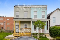 Building Photo - Immerse yourself in comfort and convenience