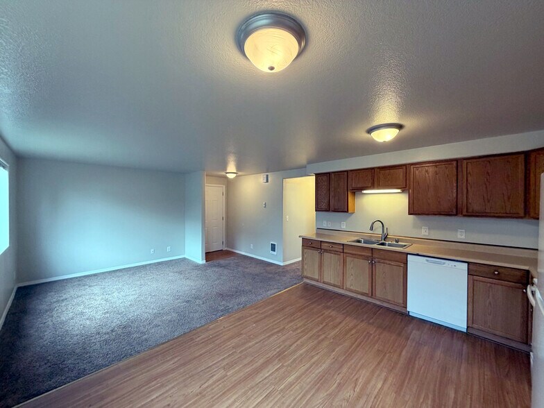 Building Photo - 1047 8th Ave