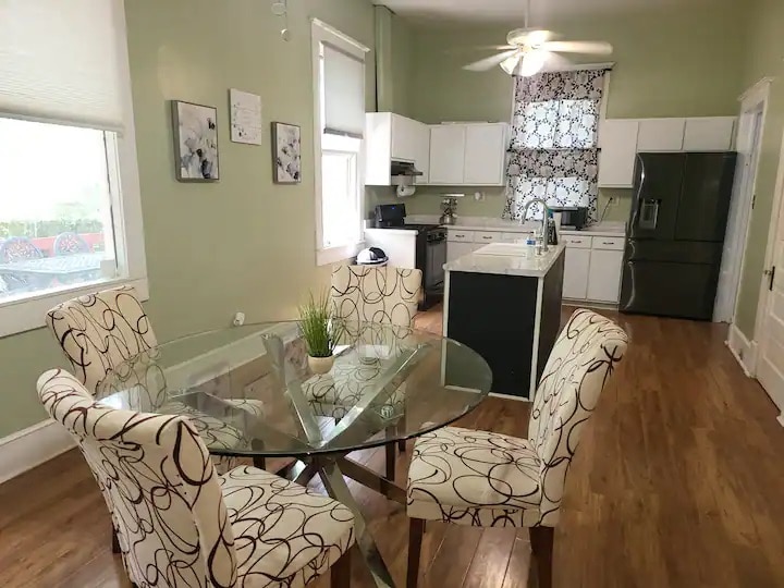 Building Photo - 200 Clisby Plz