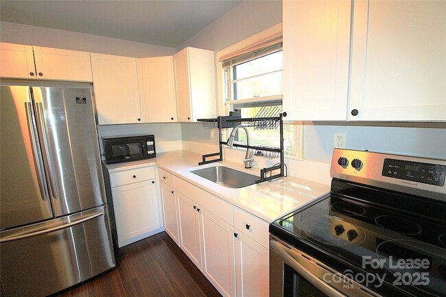 Building Photo - 3517 Carlyle Dr