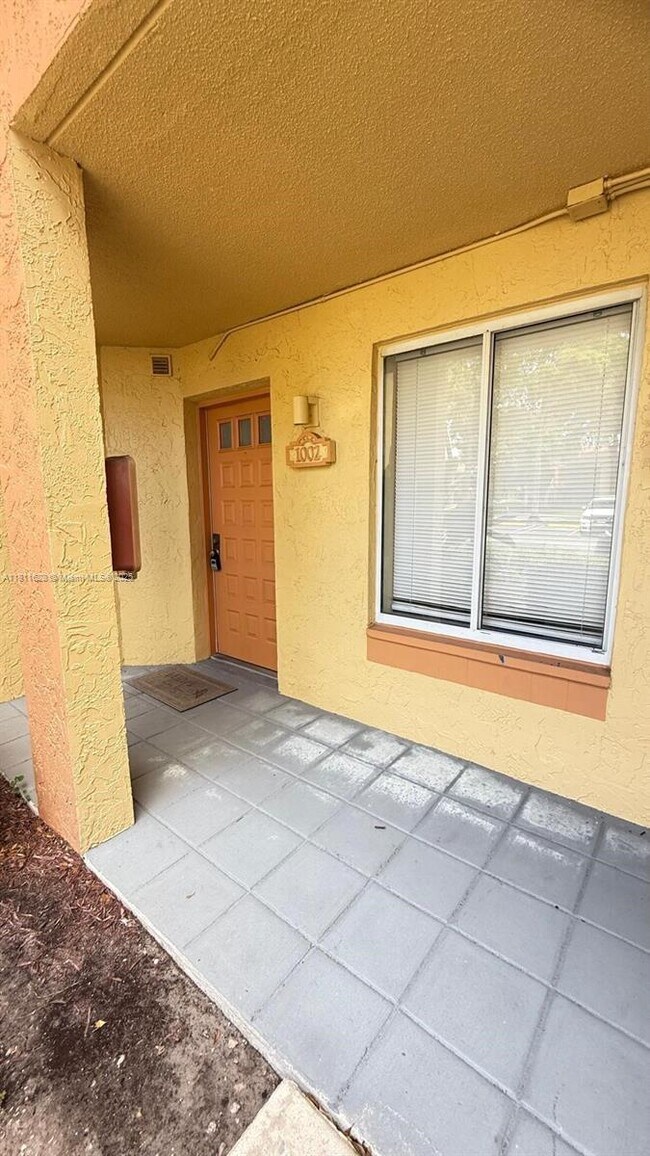 Building Photo - 1002 Coral Club Dr