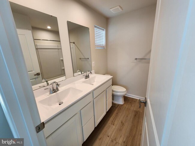 Building Photo - 619 Laurelwood Cir