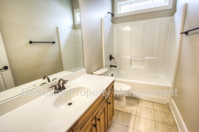 Building Photo - 3125 Hazelton Dr