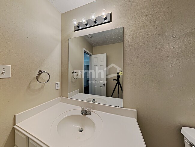 Building Photo - 18401 Sunrise Oaks Ct