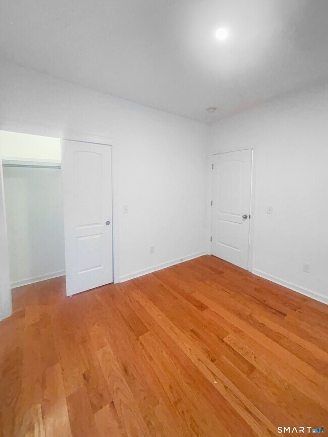 Building Photo - 1042 Iranistan Ave