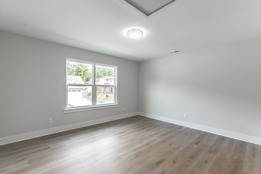 Building Photo - 4659 Heiskell Dr