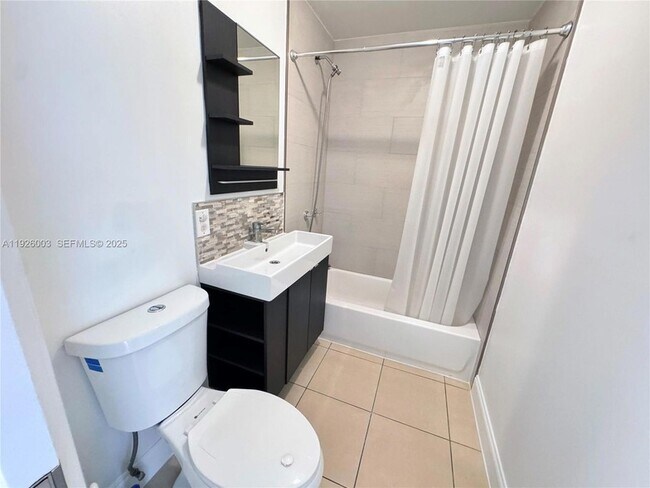 Building Photo - 1400 N 70th Way