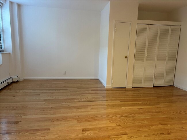 Building Photo - 310 Riverside Blvd