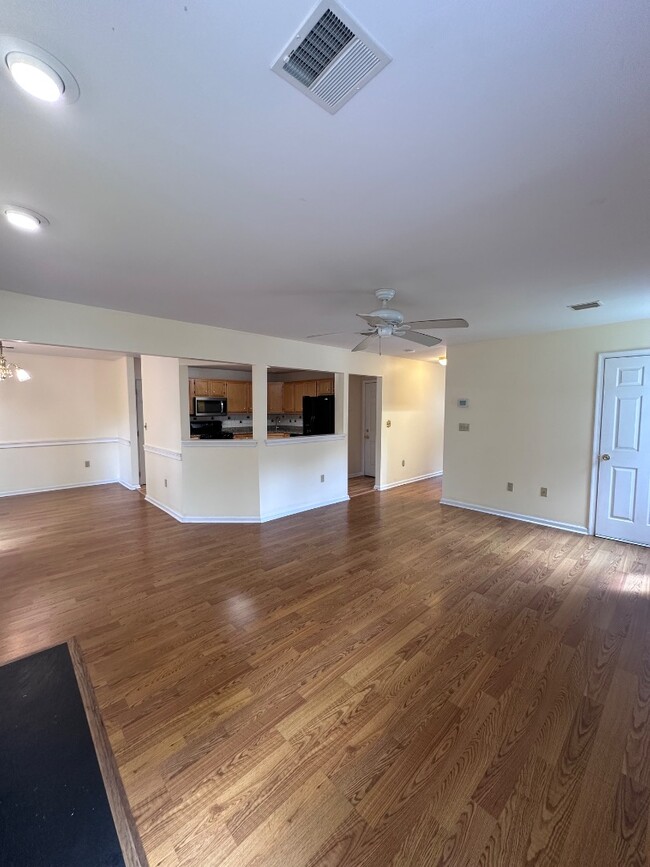 Building Photo - 11 Sand Hollow Dr